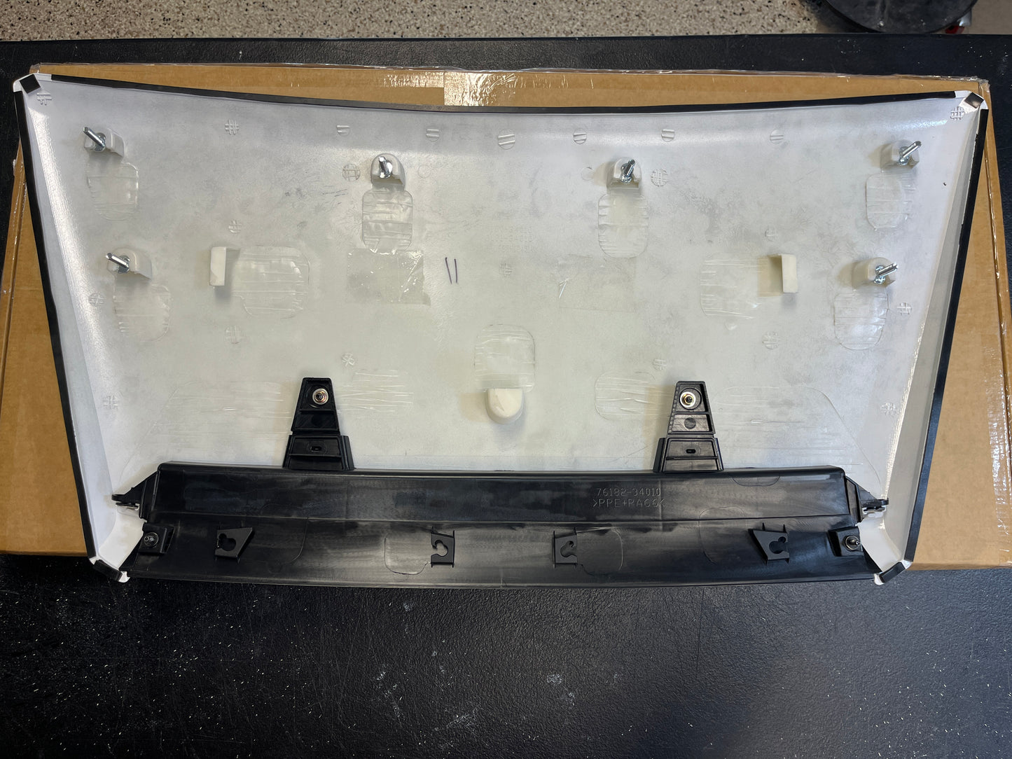 Toyota Tundra Hood Scoop - Super White 040 Blemish - 2014-2021